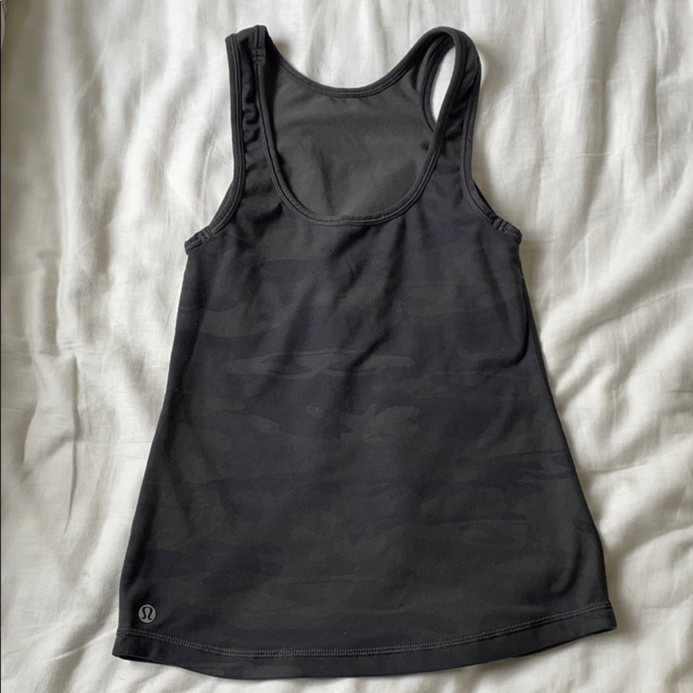 Lululemon dark camo racer back fitted tank size 4